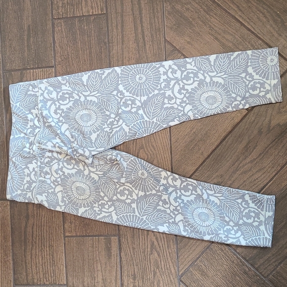 Lululemon Floral Mod Rise Crops - Picture 2 of 4